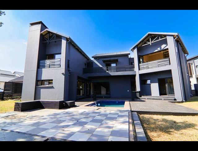 4 BEDROOM HOUSE FOR SALE IN COPPERLEAF ESTATE
